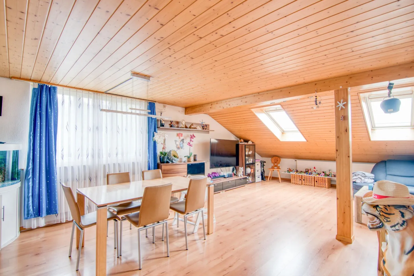 Attractive Investment Opportunity: Central Multi-Family House with 5 Residential Units and 5.72% Gross Yield - Photo 11 of 30