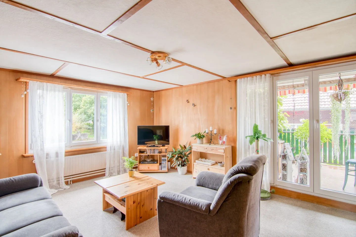 Attractive Investment Opportunity: Central Multi-Family House with 5 Residential Units and 5.72% Gross Yield - Photo 16 of 30