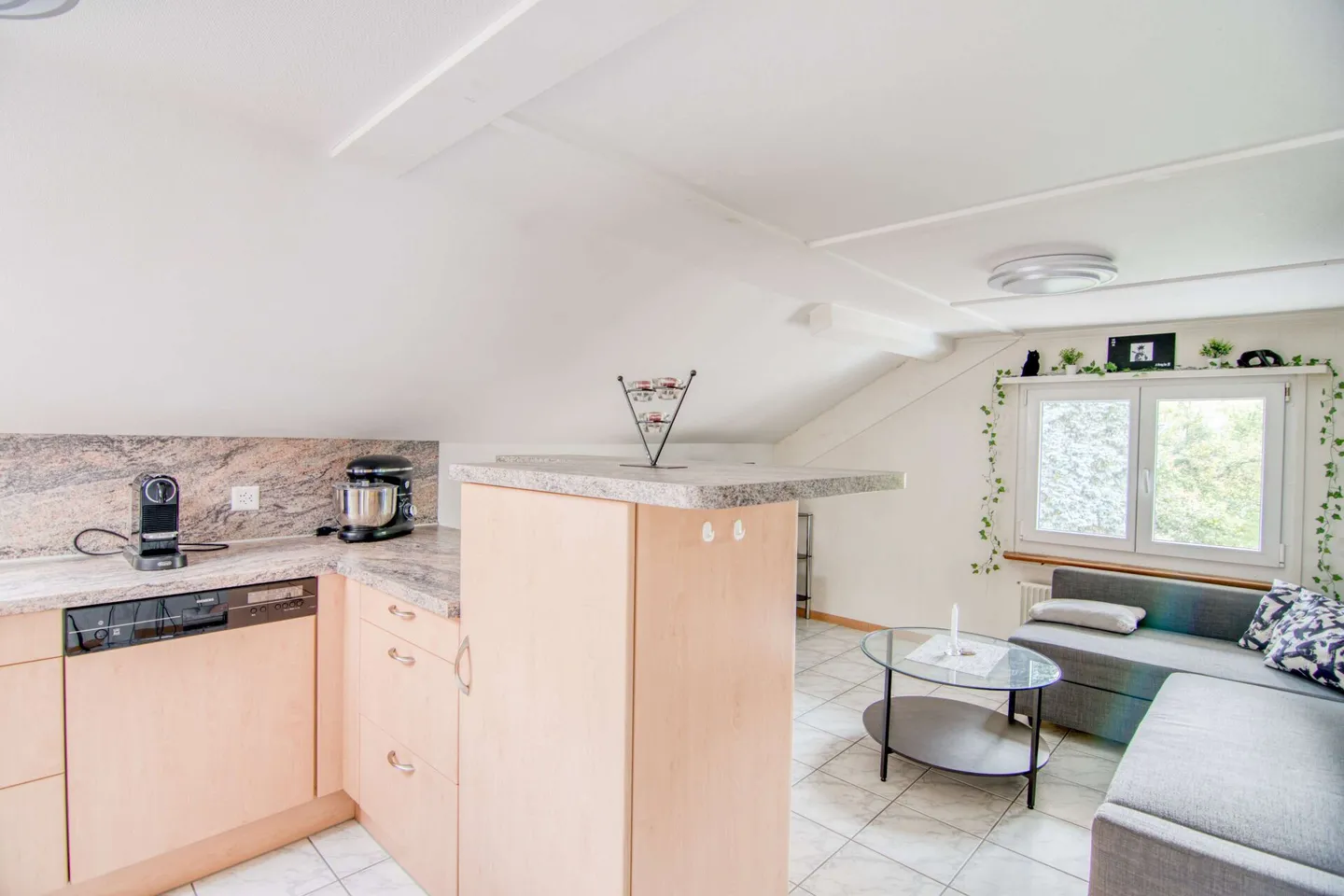Attractive Investment Opportunity: Central Multi-Family House with 5 Residential Units and 5.72% Gross Yield - Photo 22 of 30