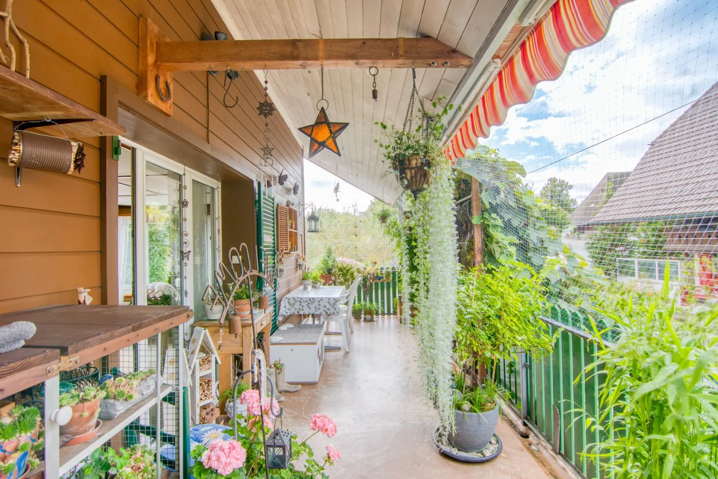 Attractive Investment Opportunity: Central Multi-Family House with 5 Residential Units and 5.72% Gross Yield - Photo 27 of 30