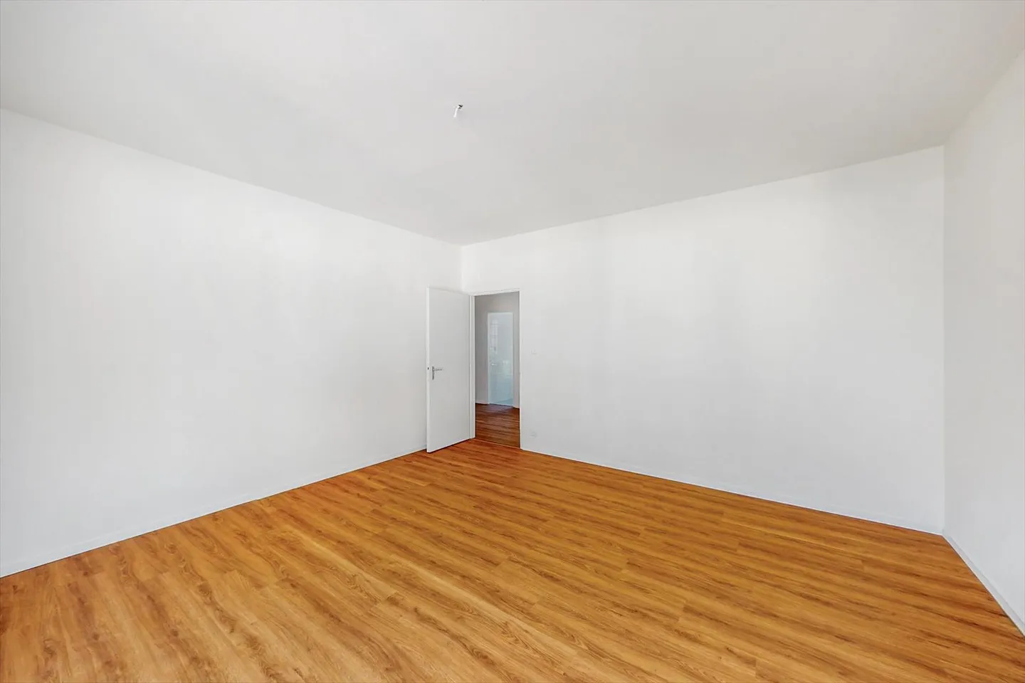 4,5 Lokale in einer günstigen und gut erschlossenen Zone - Foto 4 von 11