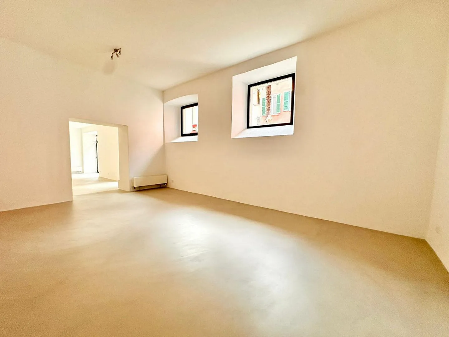 Espace commercial charmant au cœur de la vieille ville de Locarno... - Photo 2 sur 13