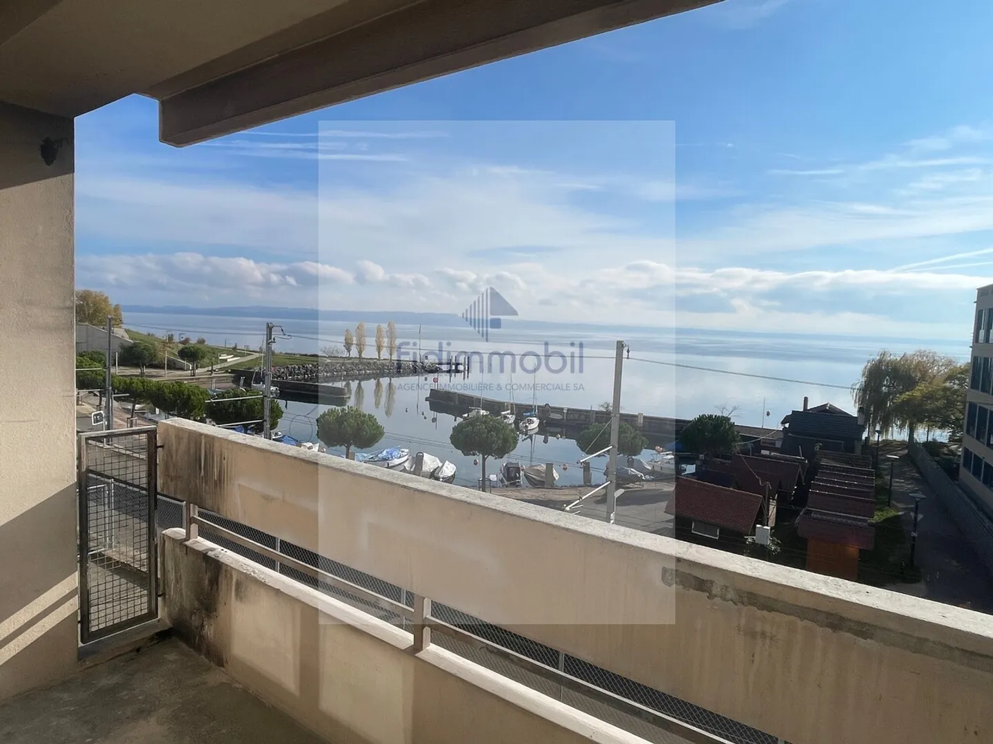 Appartamento completamente ristrutturato con vista lago - Foto 1 di 9