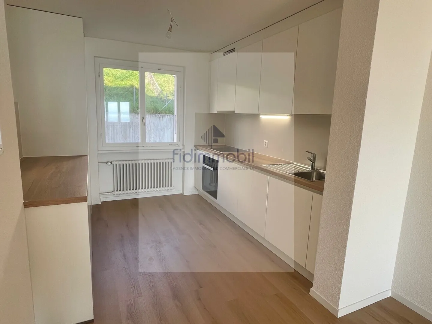 Appartamento completamente ristrutturato con vista lago - Foto 4 di 9