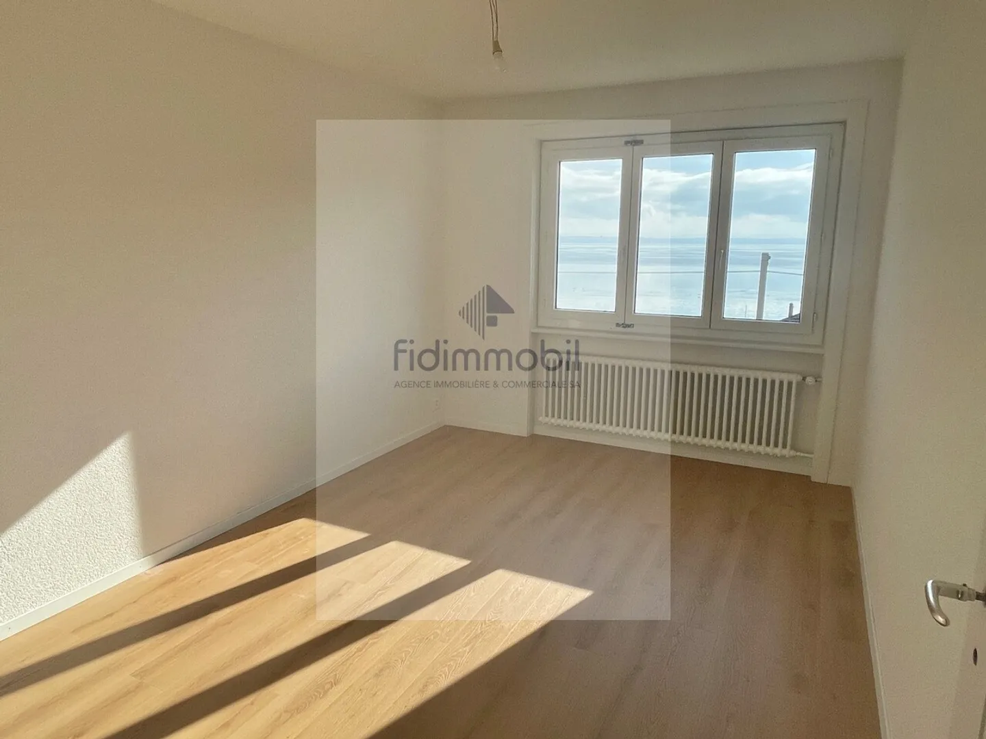 Appartamento completamente ristrutturato con vista lago - Foto 5 di 9