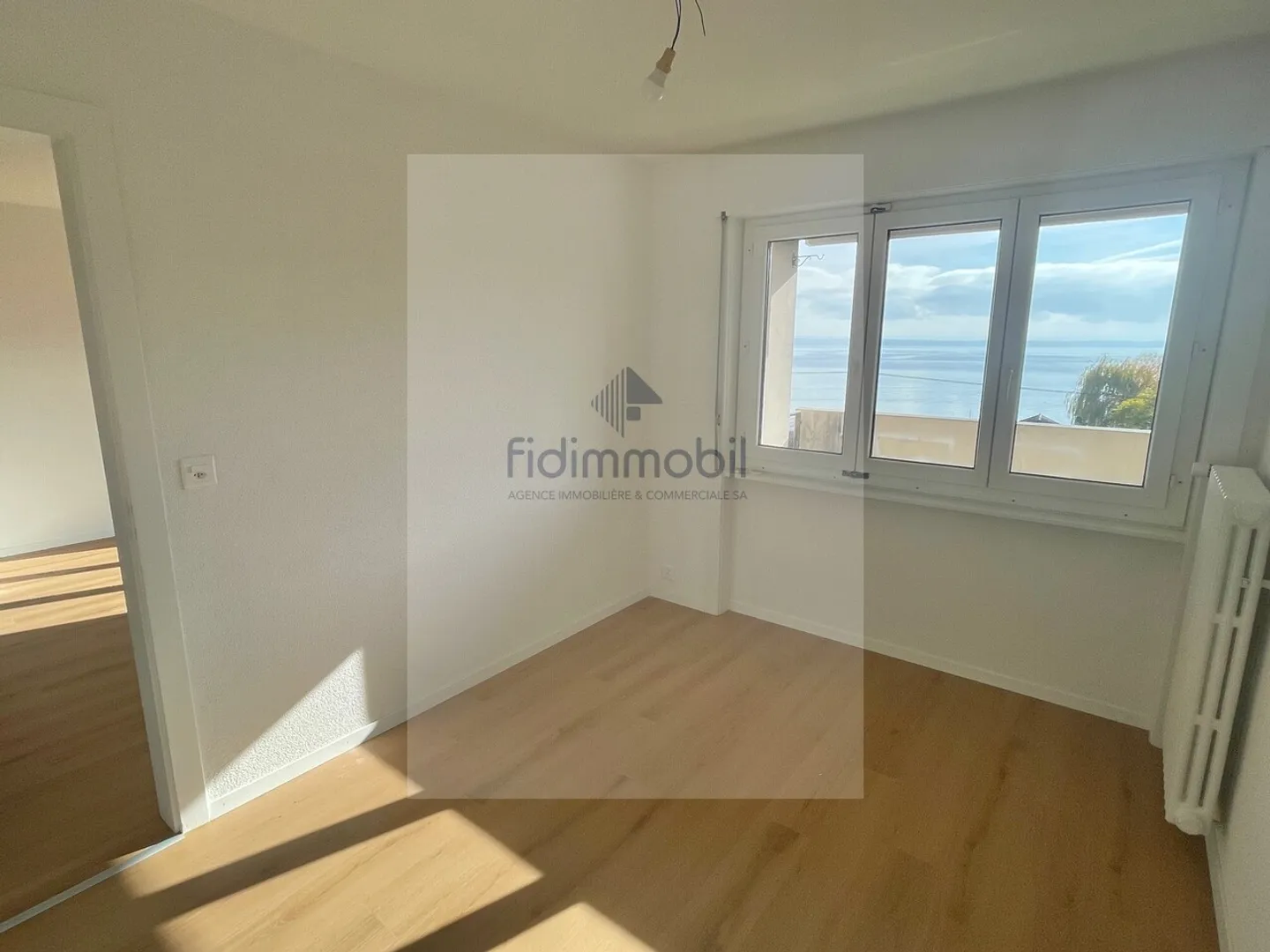 Appartamento completamente ristrutturato con vista lago - Foto 6 di 9