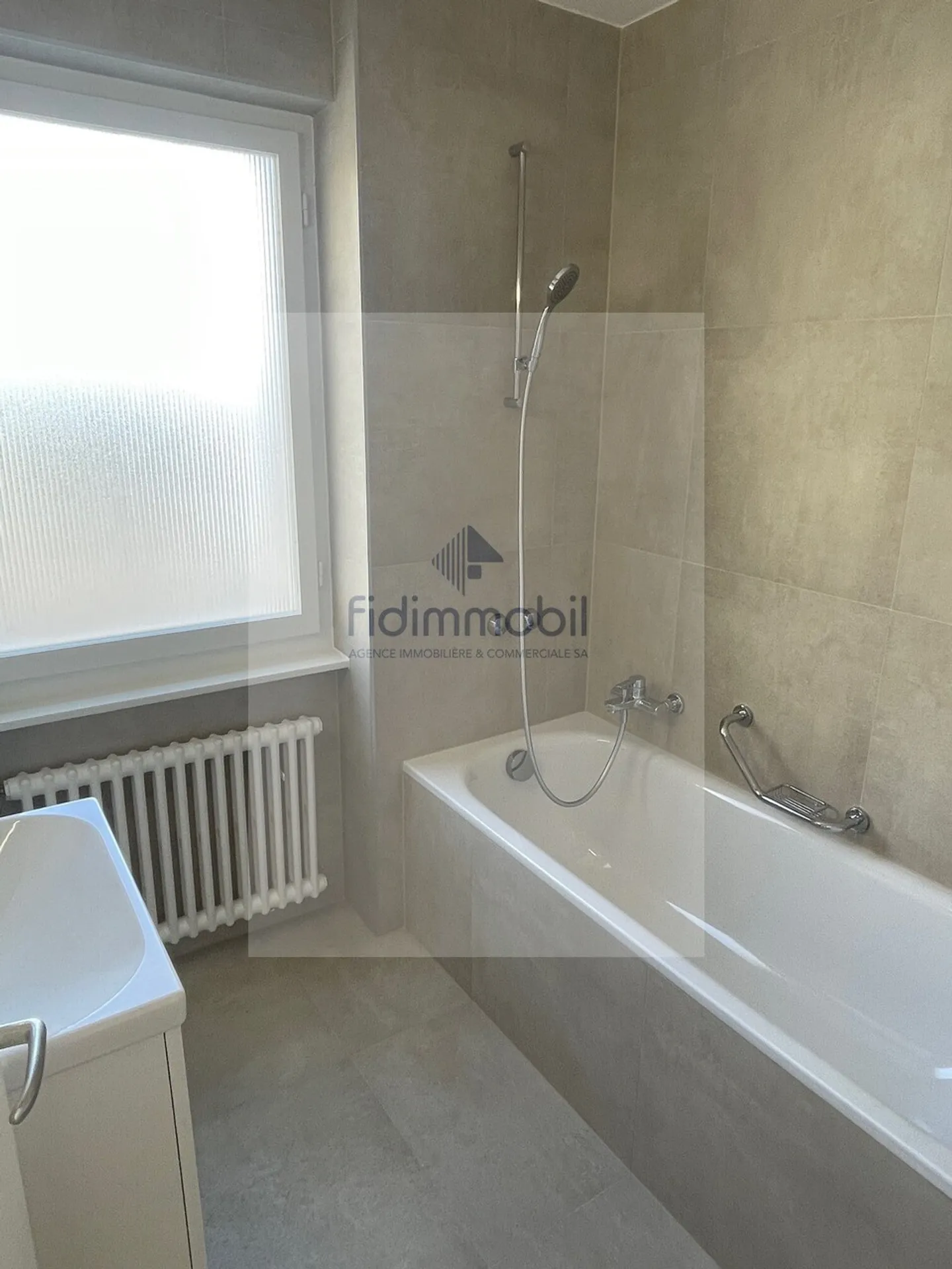 Appartamento completamente ristrutturato con vista lago - Foto 8 di 9