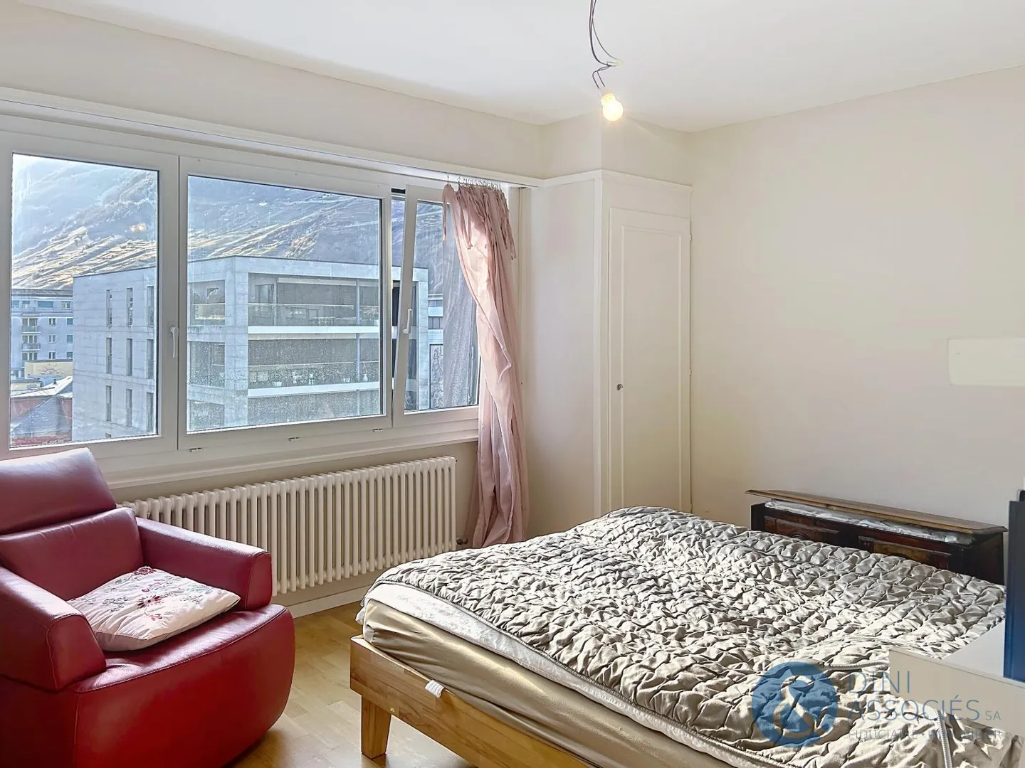 Bel Appartement avec Terrasse - Photo 12 sur 14