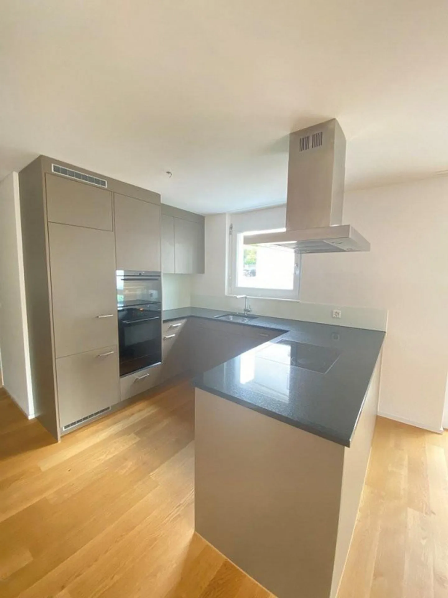 Moderne 3.5-Zimmerwohnung an ruhiger Lage - Foto 1 von 7