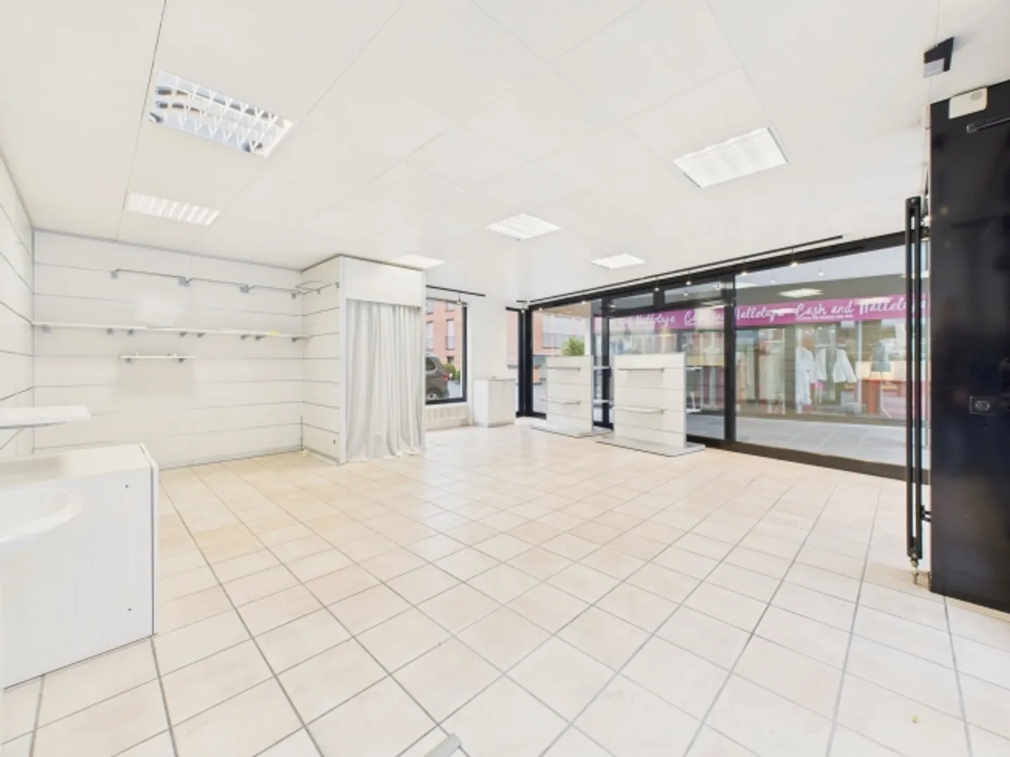 Charming commercial space in Ascona - Photo 1 of 7