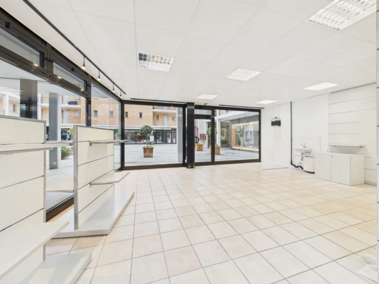 Charming commercial space in Ascona - Photo 4 of 7