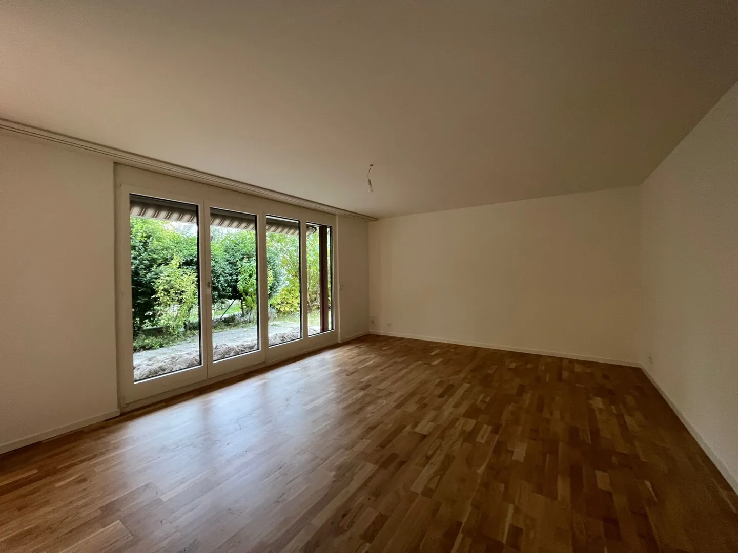 Appartement 3.5 pièces au rez-de-chaussée avec espace jardin - Photo 3 sur 9