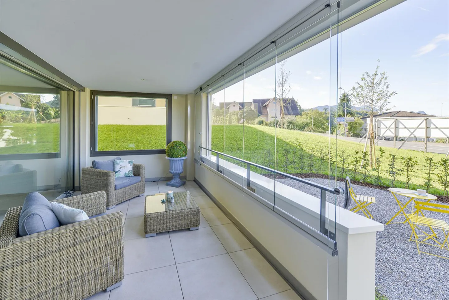 Apartment with sunny loggia and garden seating area - Photo 5 of 10