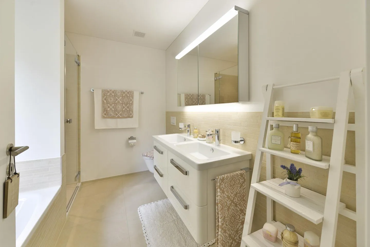 Apartment with sunny loggia and garden seating area - Photo 7 of 10