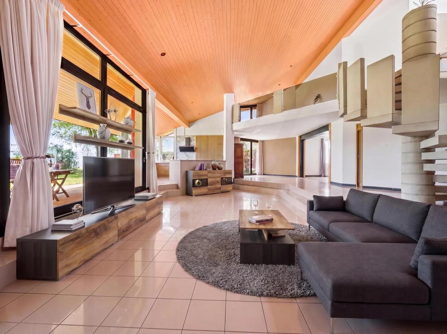 Architectural Elegance & Panorama of Superlatives - An Extraordinary Property - Photo 4 of 13