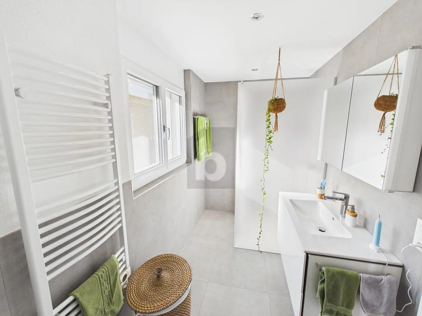 CHARMANT UND GROSSZÜGIG MIT GALERIE - Photo 5 of 6