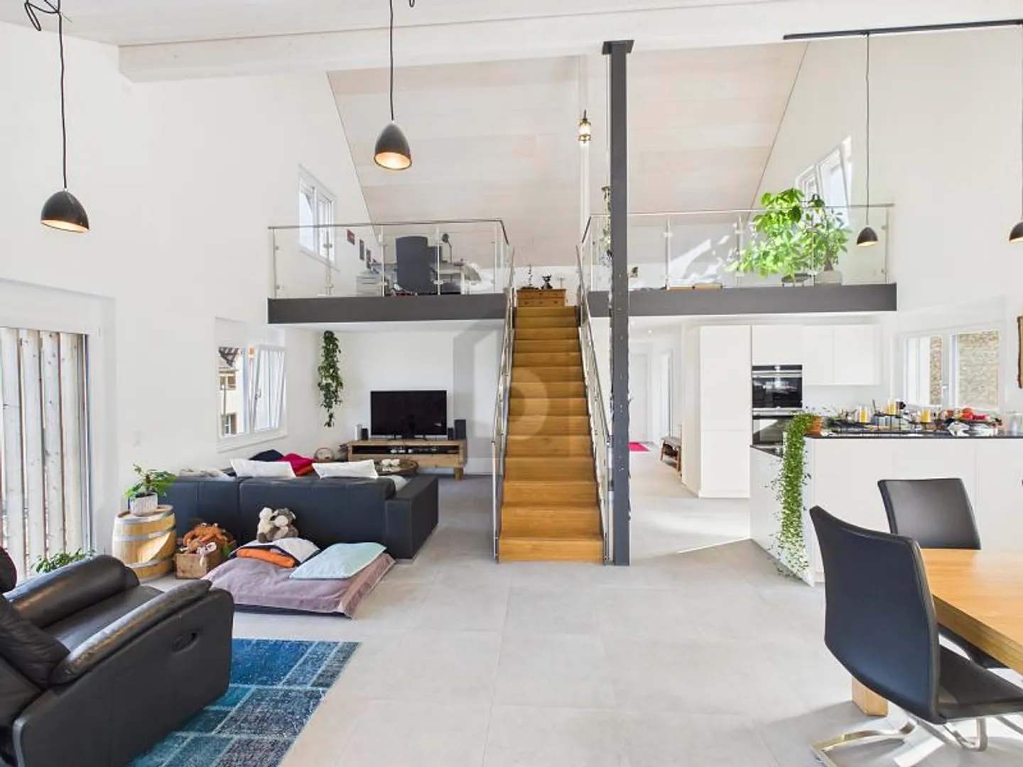 CHARMANT UND GROSSZÜGIG MIT GALERIE - Photo 2 of 6