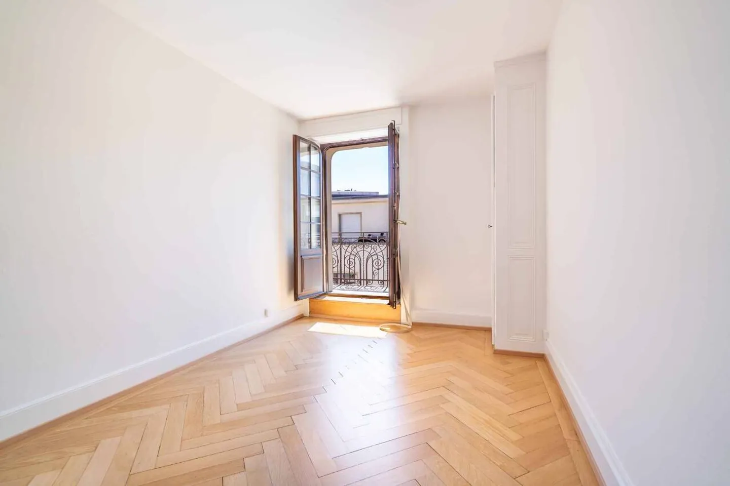Ampio appartamento di 5 stanze nel centro città - Foto 4 di 10