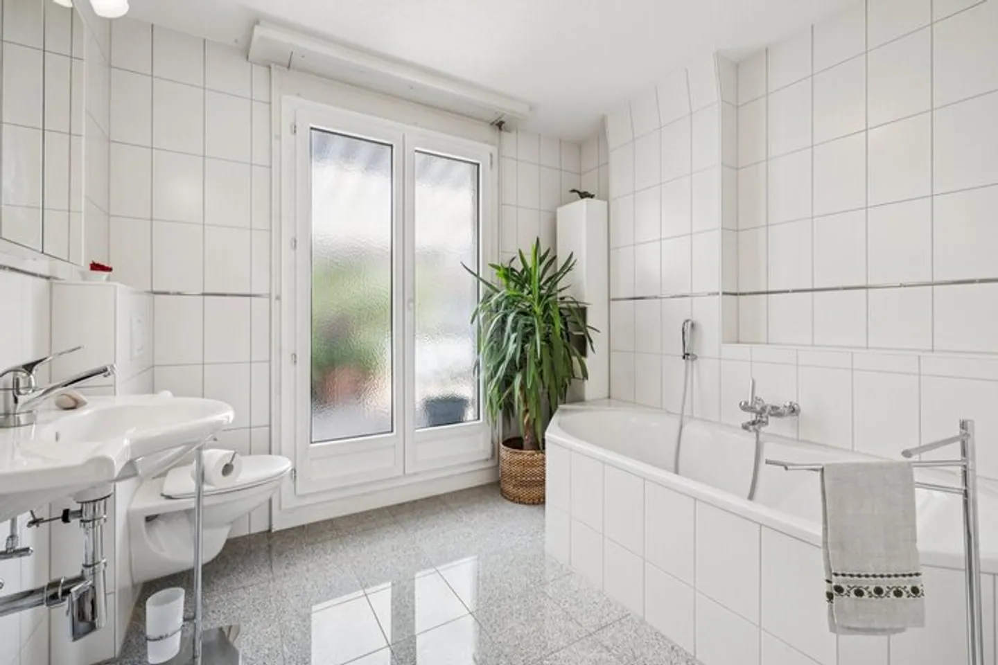 Modern Attic Apartment in Basel - Photo 6 of 8