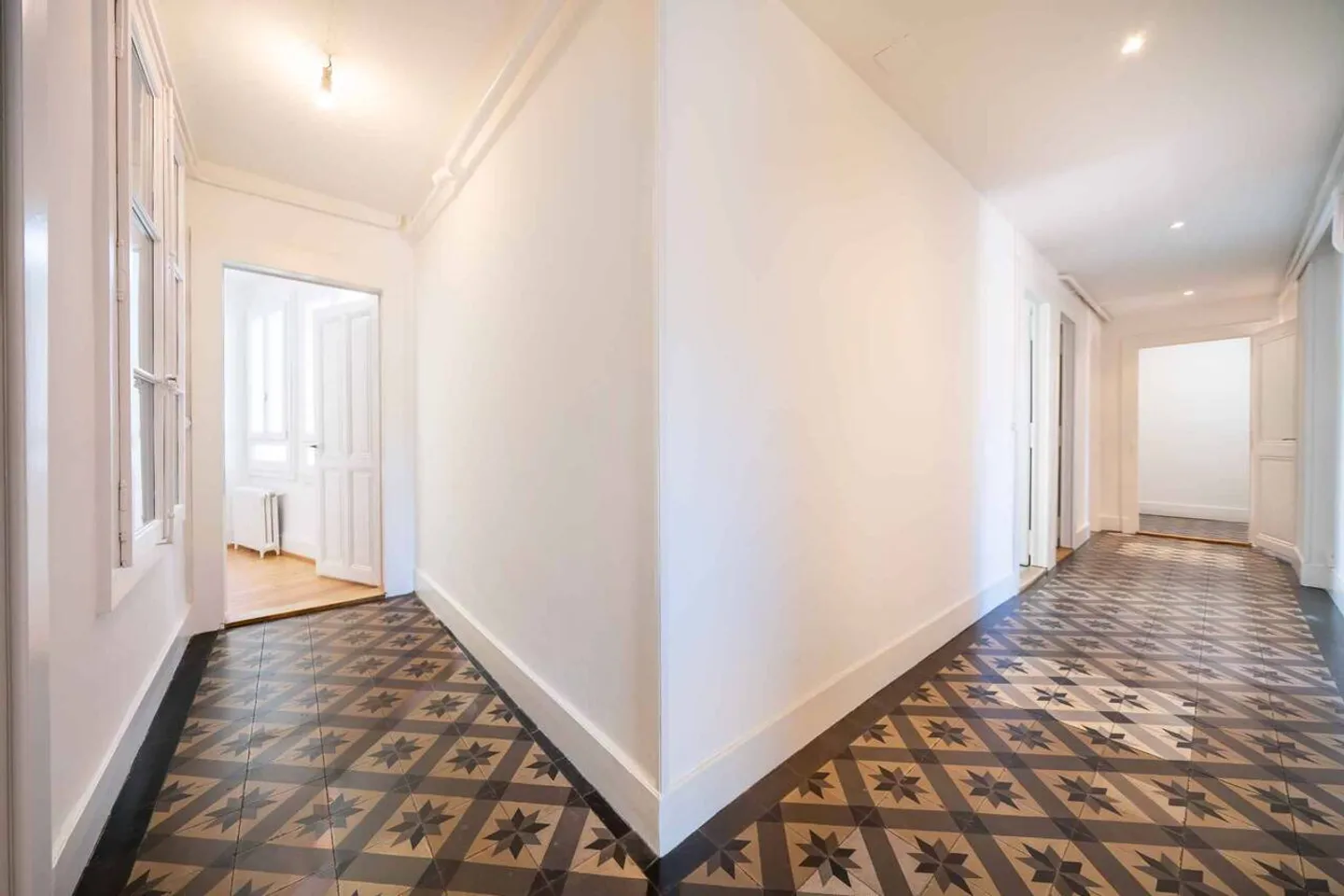 Ampio appartamento di 5 stanze nel centro città - Foto 9 di 10