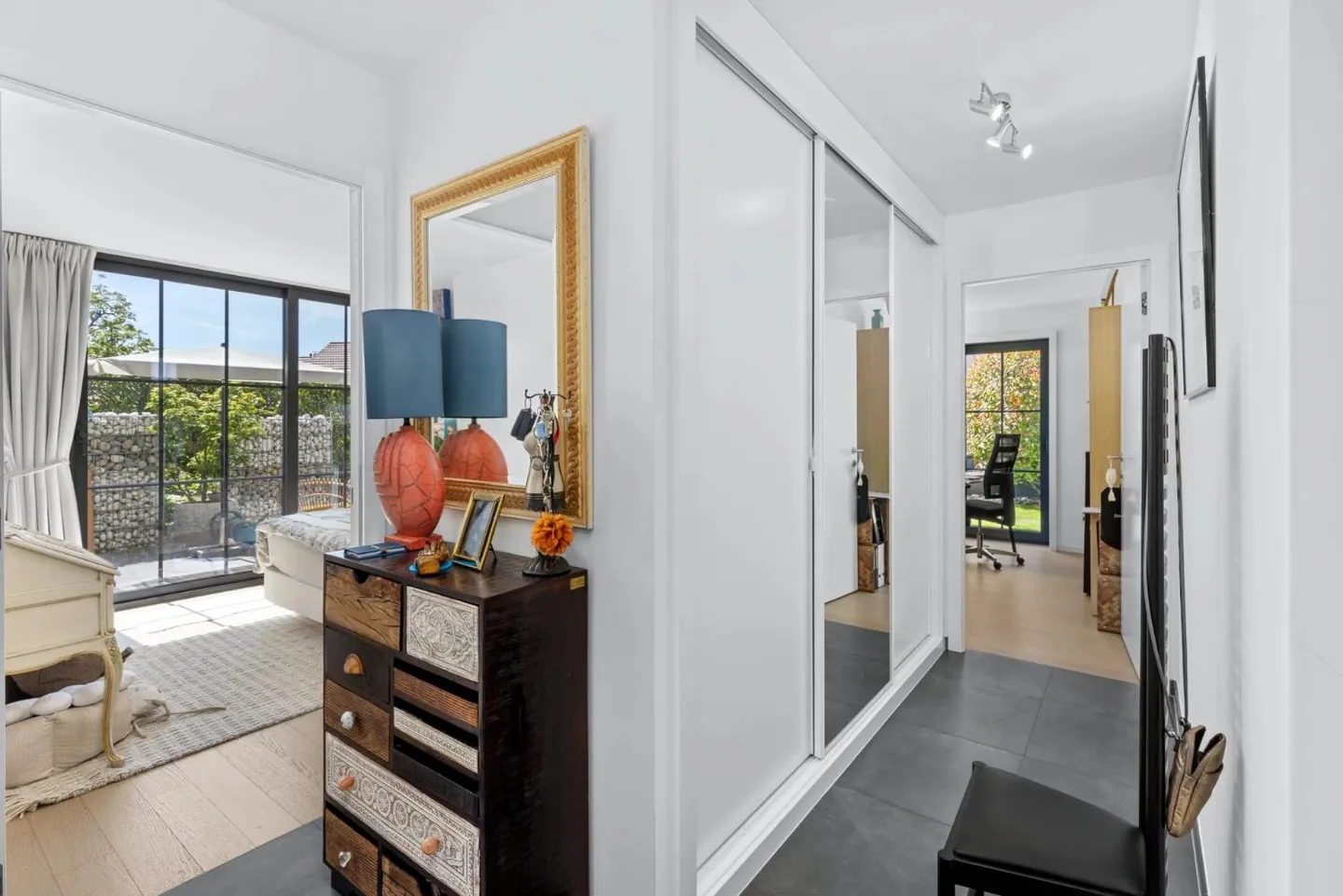 Charming Garden Apartment - Photo 9 of 13