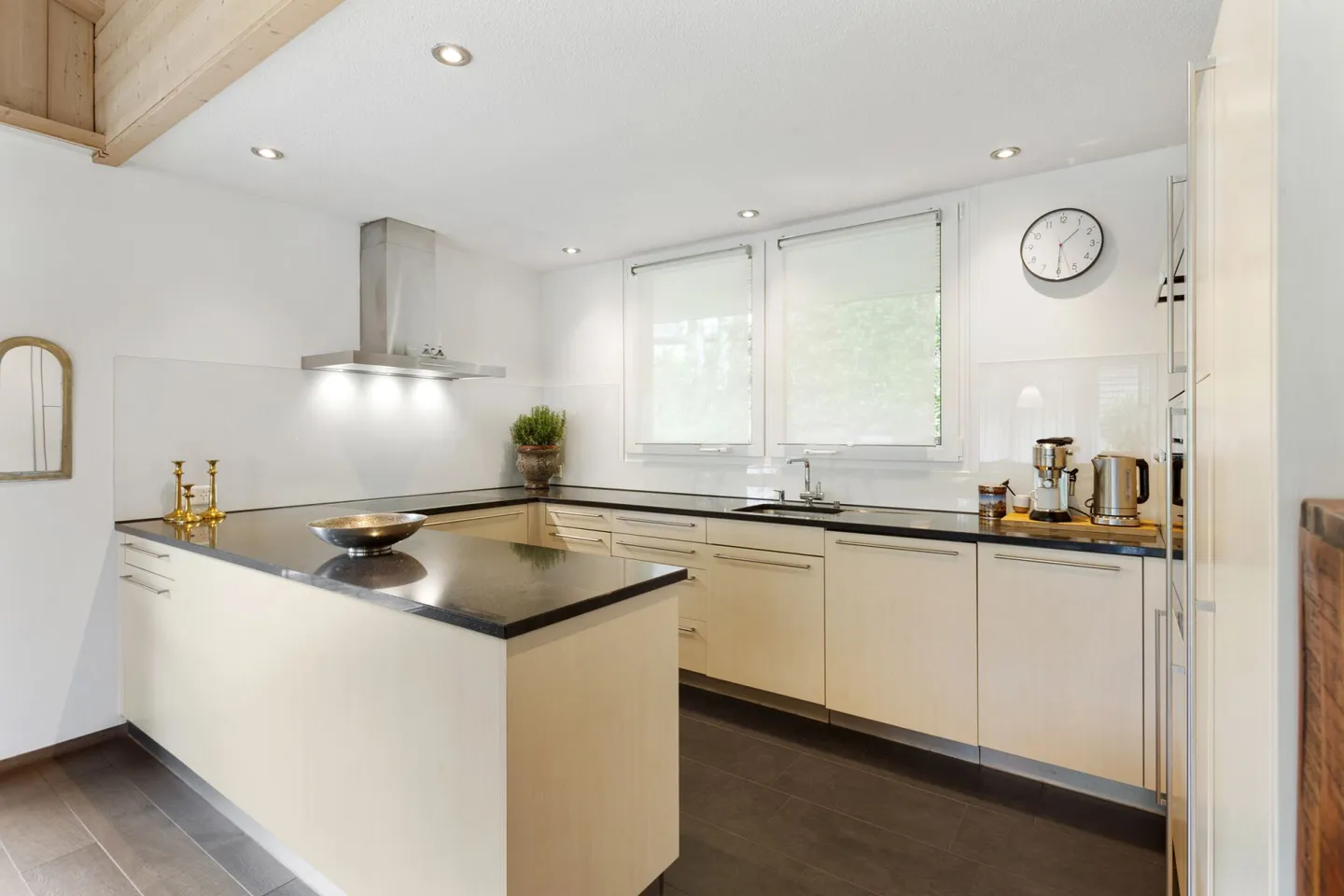 RESERVED Attractive 5.5-room single-family house with garden and double garage in Unterengstringen - Photo 4 of 26