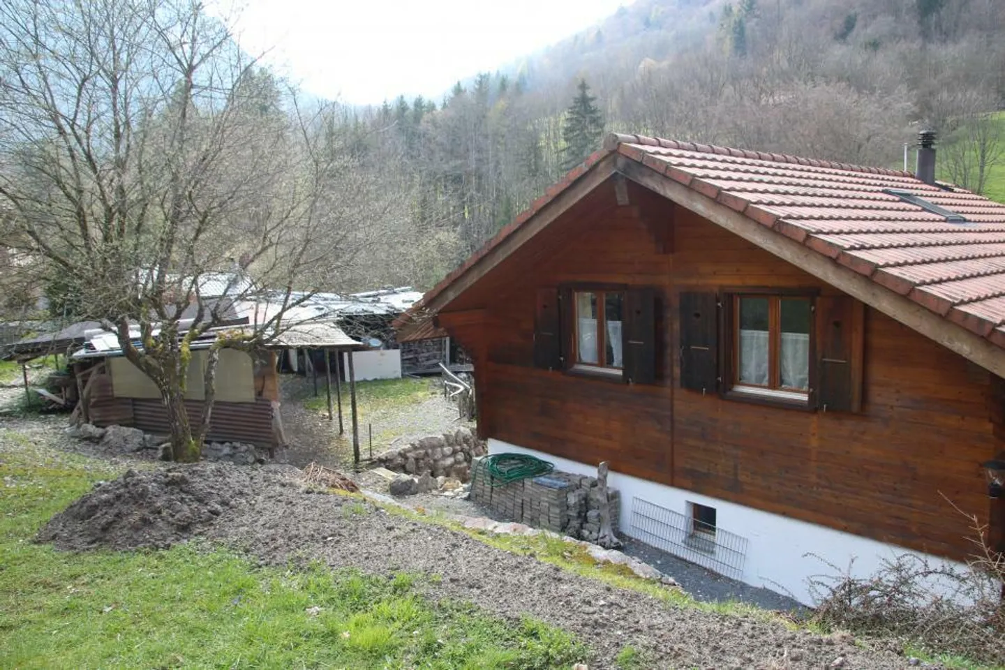 Grand chalet avec 5 1/2 pièces d'environ 136 m² de surface habitable sur un terrain construit de 781 m² - Photo 12 sur 13