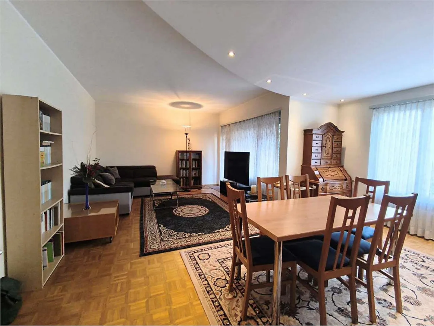 Viganello - Élégant appartement trois pièces meublé avec terrasse et double salle de bain - Photo 2 sur 10