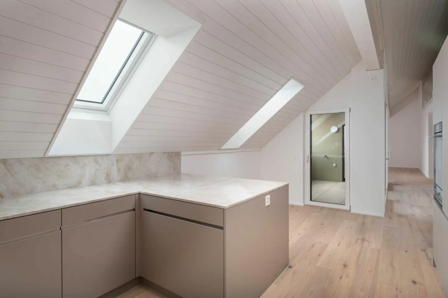 Maisonette-Dachwohnung mit Seesicht - Wohnen über den Dächern von Männedorf - Foto 4 von 14