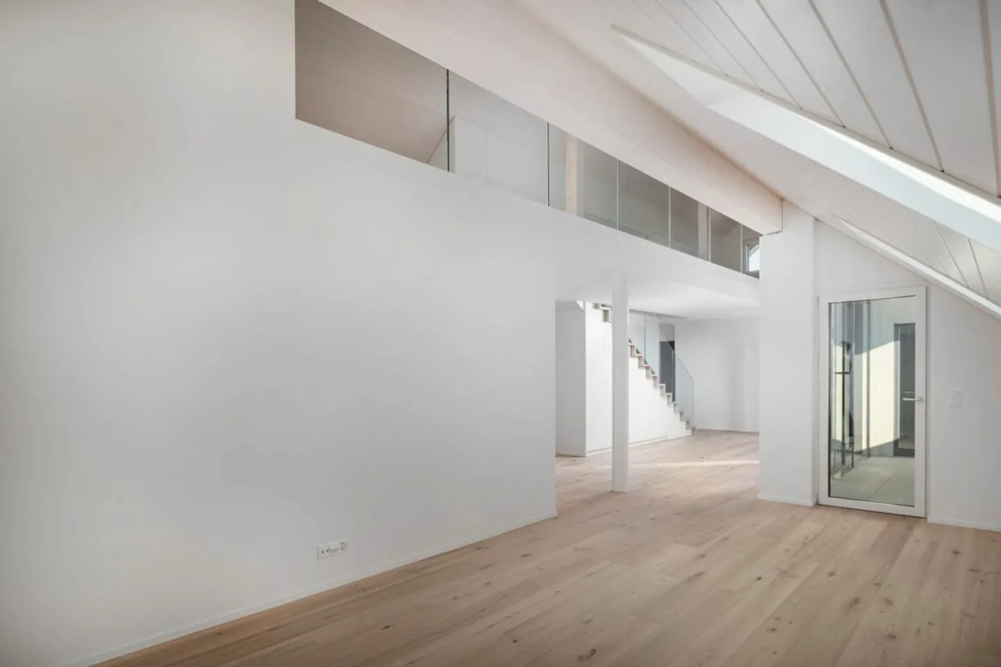 Maisonette-Dachwohnung mit Seesicht - Wohnen über den Dächern von Männedorf - Foto 5 von 14