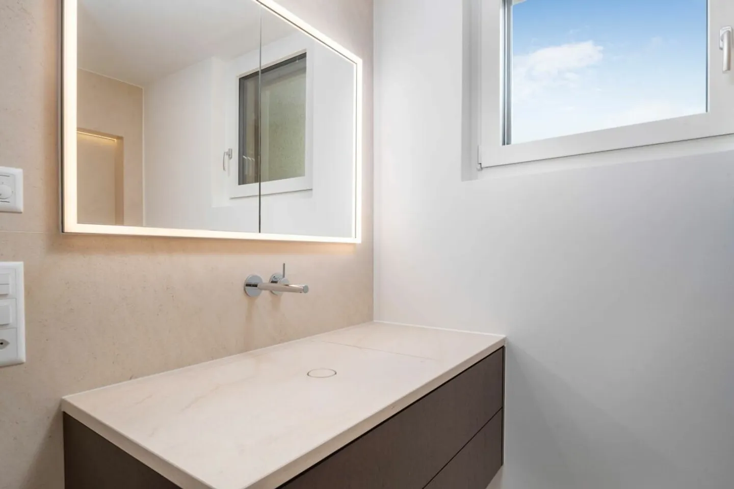 Maisonette-Dachwohnung mit Seesicht - Wohnen über den Dächern von Männedorf - Foto 9 von 14