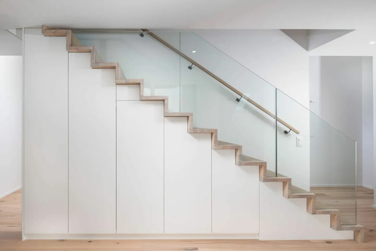 Maisonette-Dachwohnung mit Seesicht - Wohnen über den Dächern von Männedorf - Foto 12 von 14