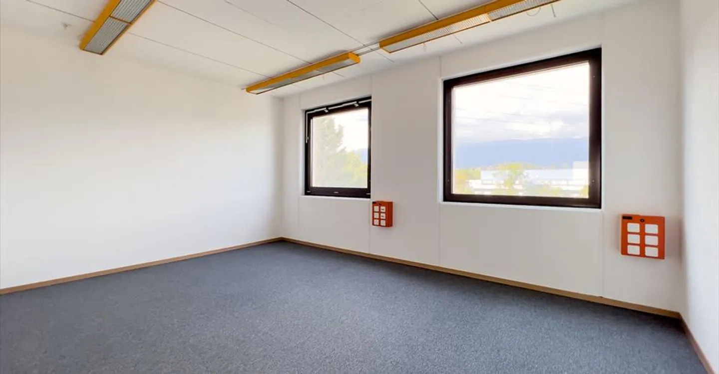 Spacious Workshop in Zimeysa - Photo 2 of 11