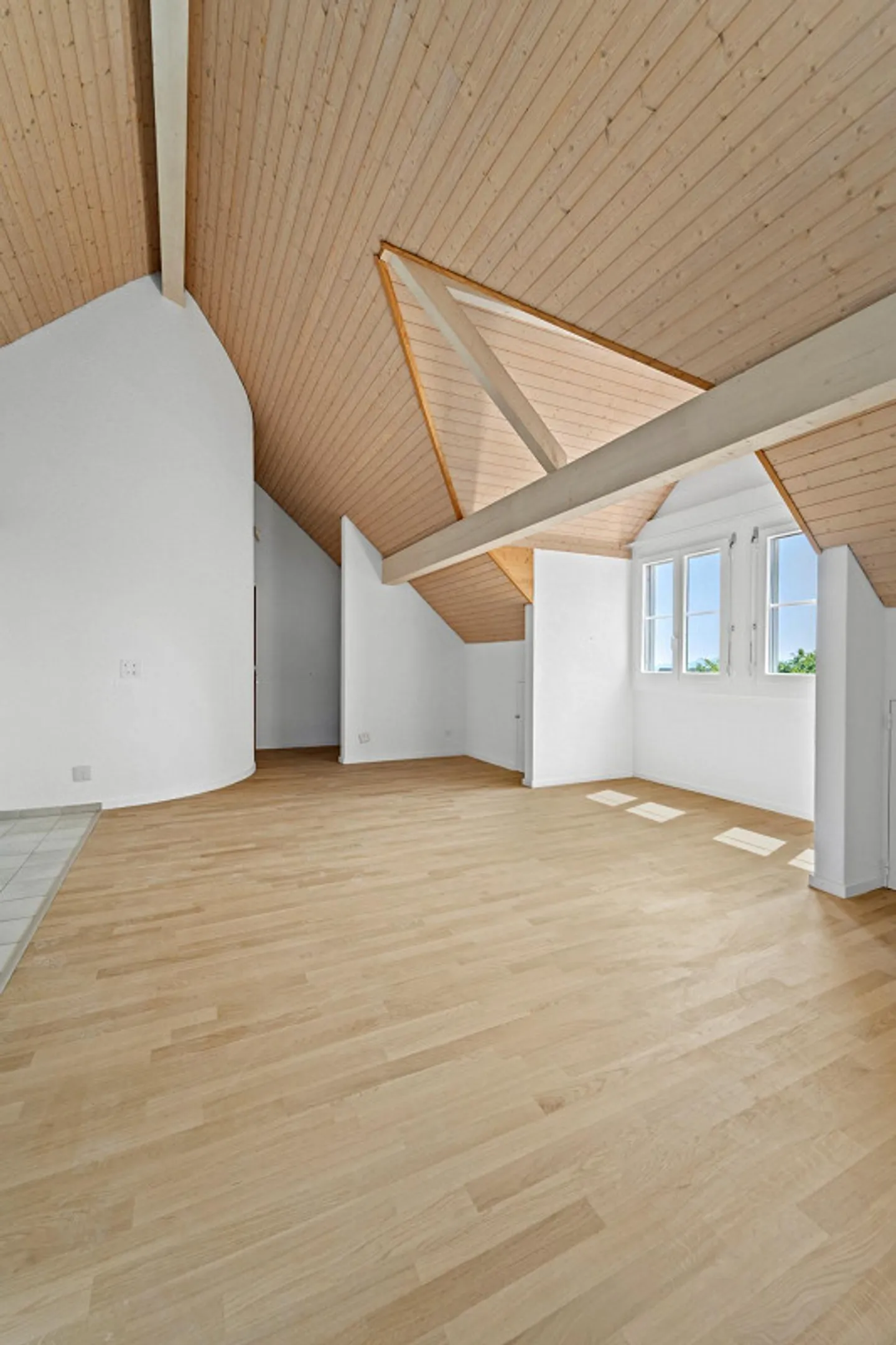 2.5-Roof Apartment for Rent in 8912 Obfelden - Photo 4 of 7