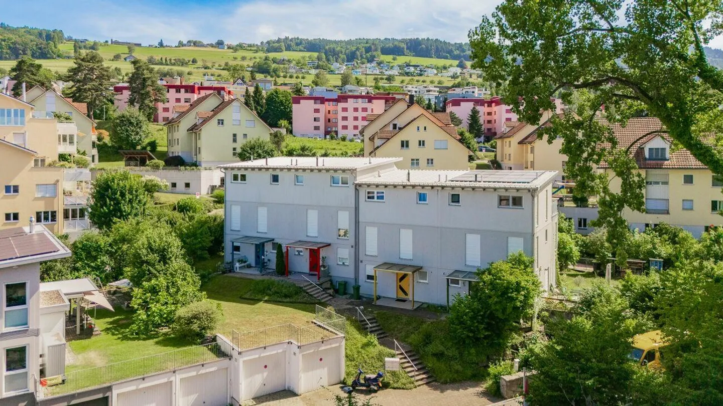 Ampia casa unifamiliare a schiera di 5,5 locali vicino al lago - Foto 4 di 14