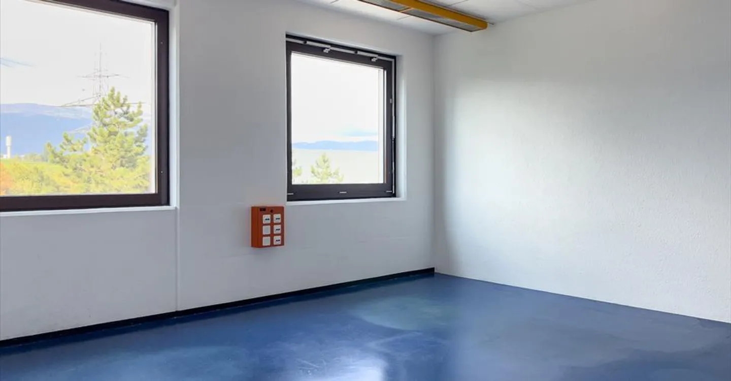 Spacious Workshop in Zimeysa - Photo 3 of 11