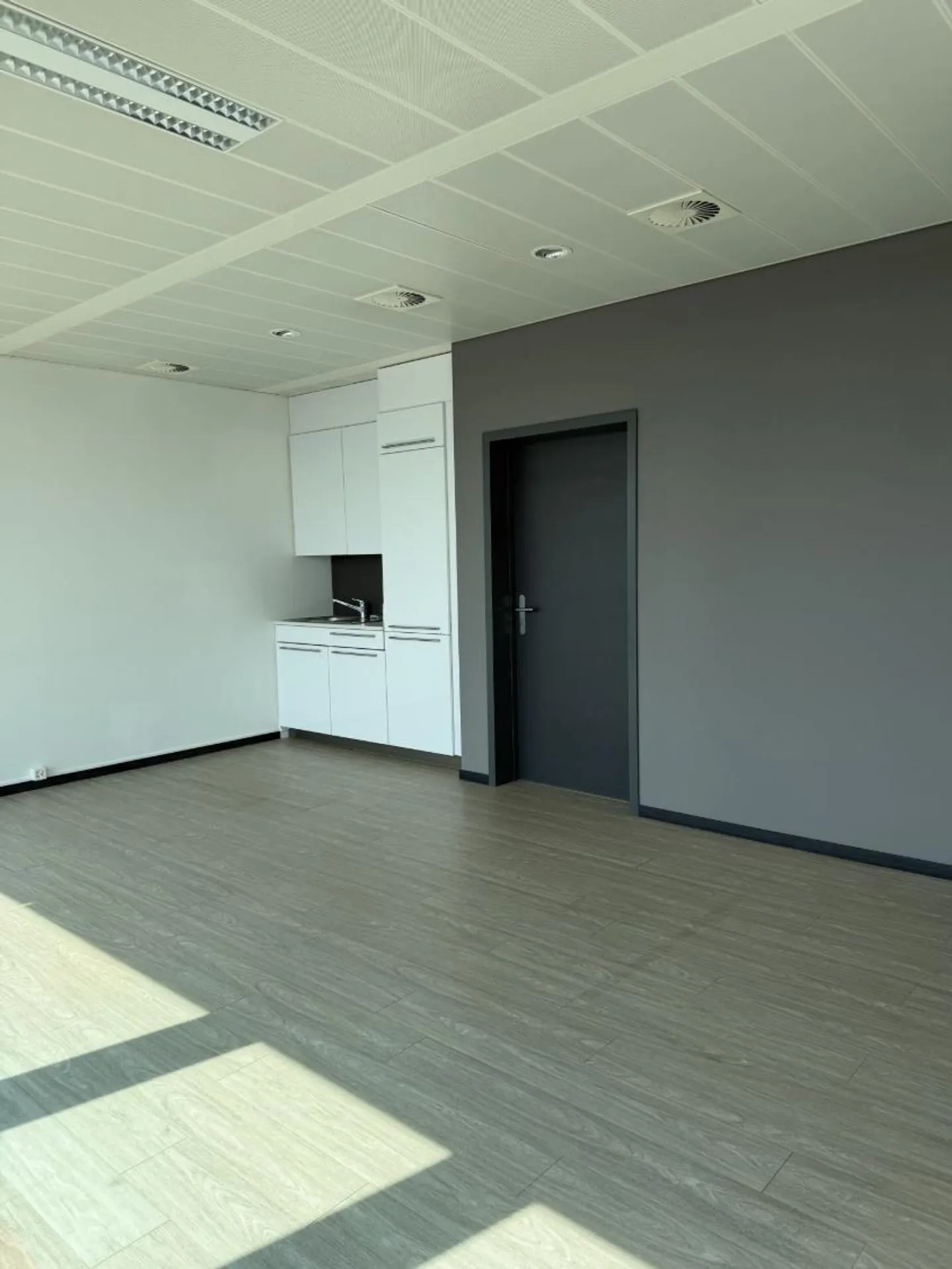 Funktionale Bürofläche zu Vermieten - Foto 2 von 4
