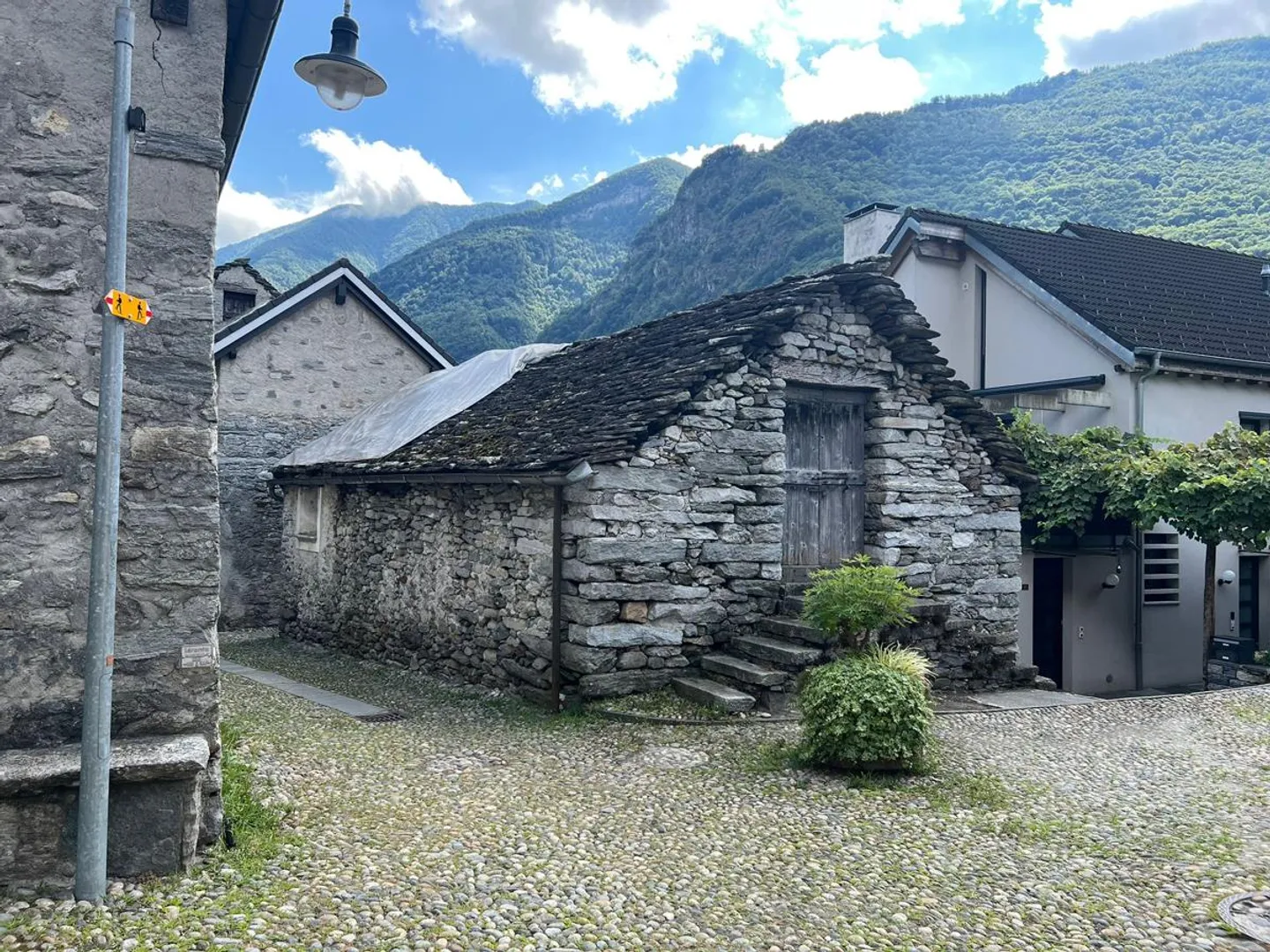 Rustic to renovate in Maggia - Photo 1 of 7