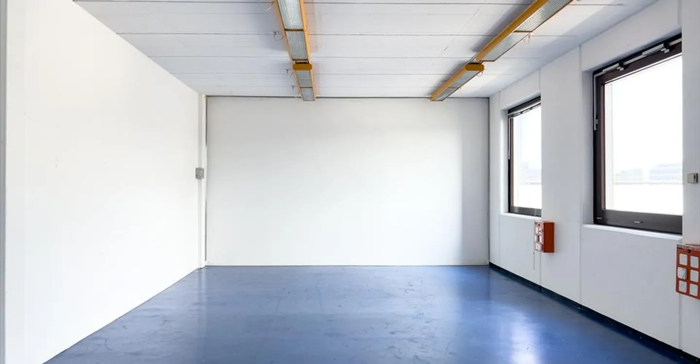 Spacious Workshop in Zimeysa - Photo 4 of 11