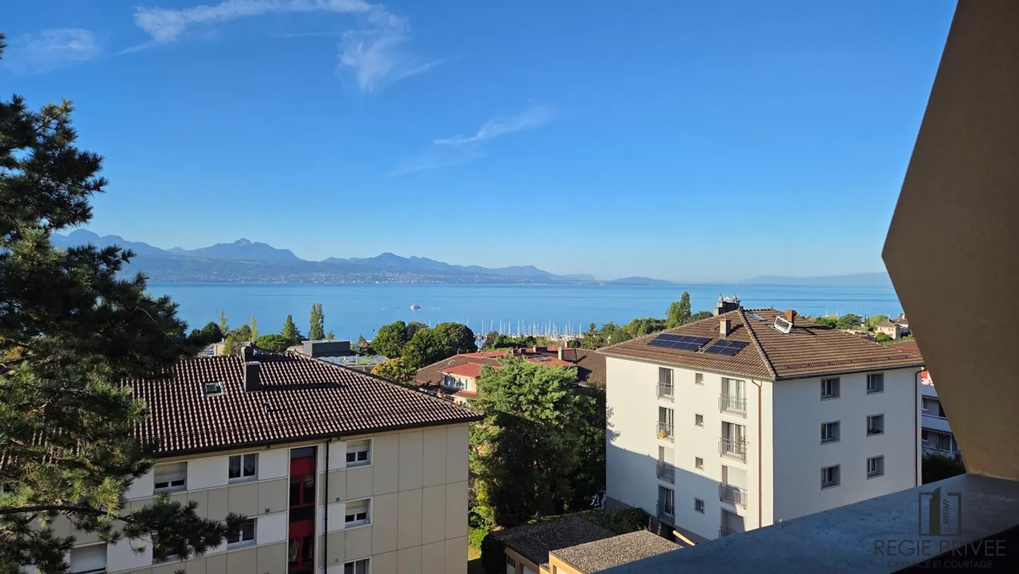 Appartamento ristrutturato di 2,5 locali con vista lago - Foto 1 di 2