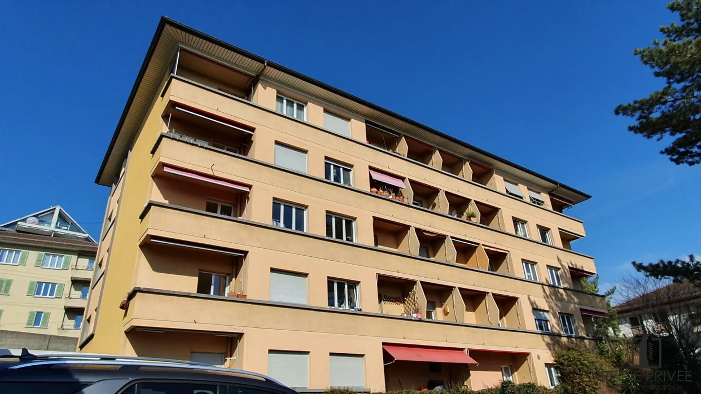 Appartamento ristrutturato di 2,5 locali con vista lago - Foto 2 di 2