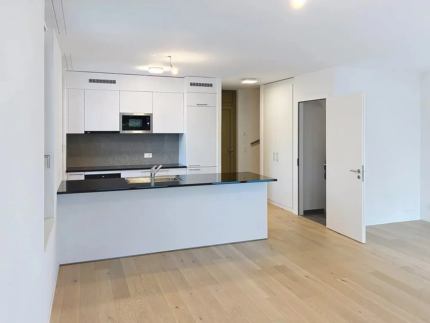 Villa 5.5 rooms - Photo 3 of 13