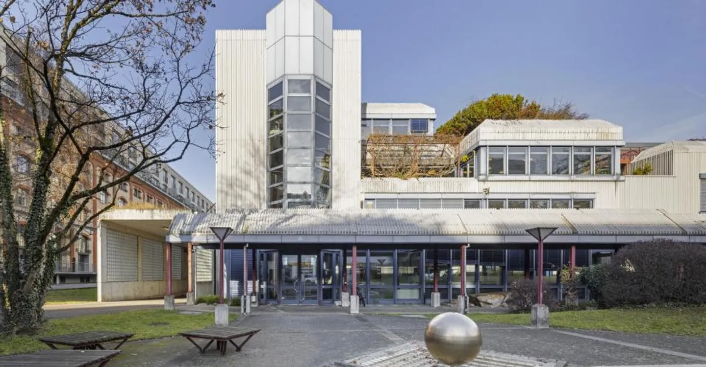 Generously and diversely usable industrial spaces in the Zurich printing center - Photo 1 of 7