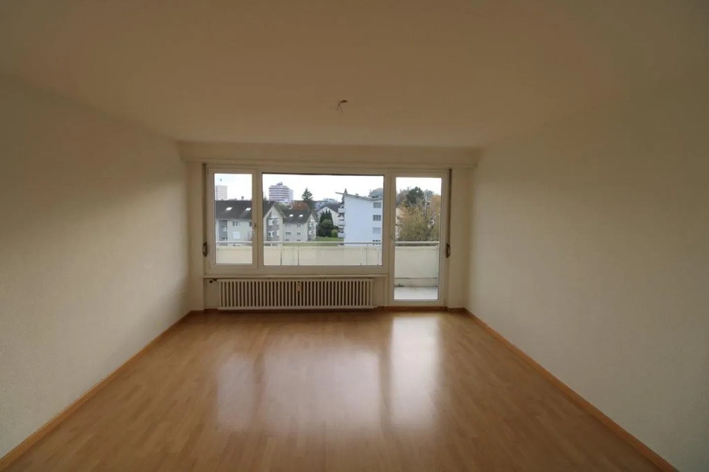Appartamento luminoso e ben tenuto con balcone! - Foto 2 di 9