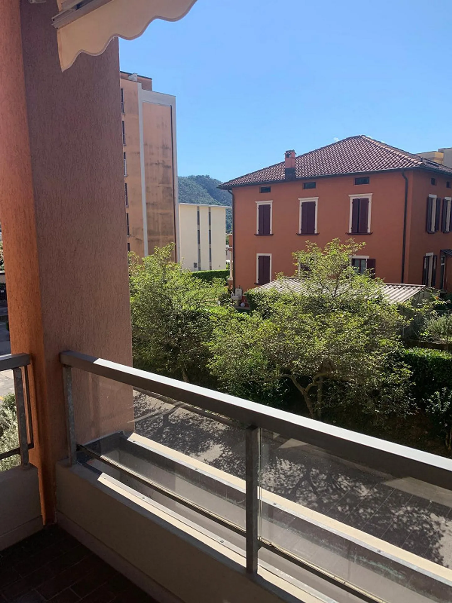 🌿 ZU VERMIETEN 3.5-ZIMMER-WOHNUNG IN VACALLO (6833) – CHF 1'250 - Foto 4 von 11
