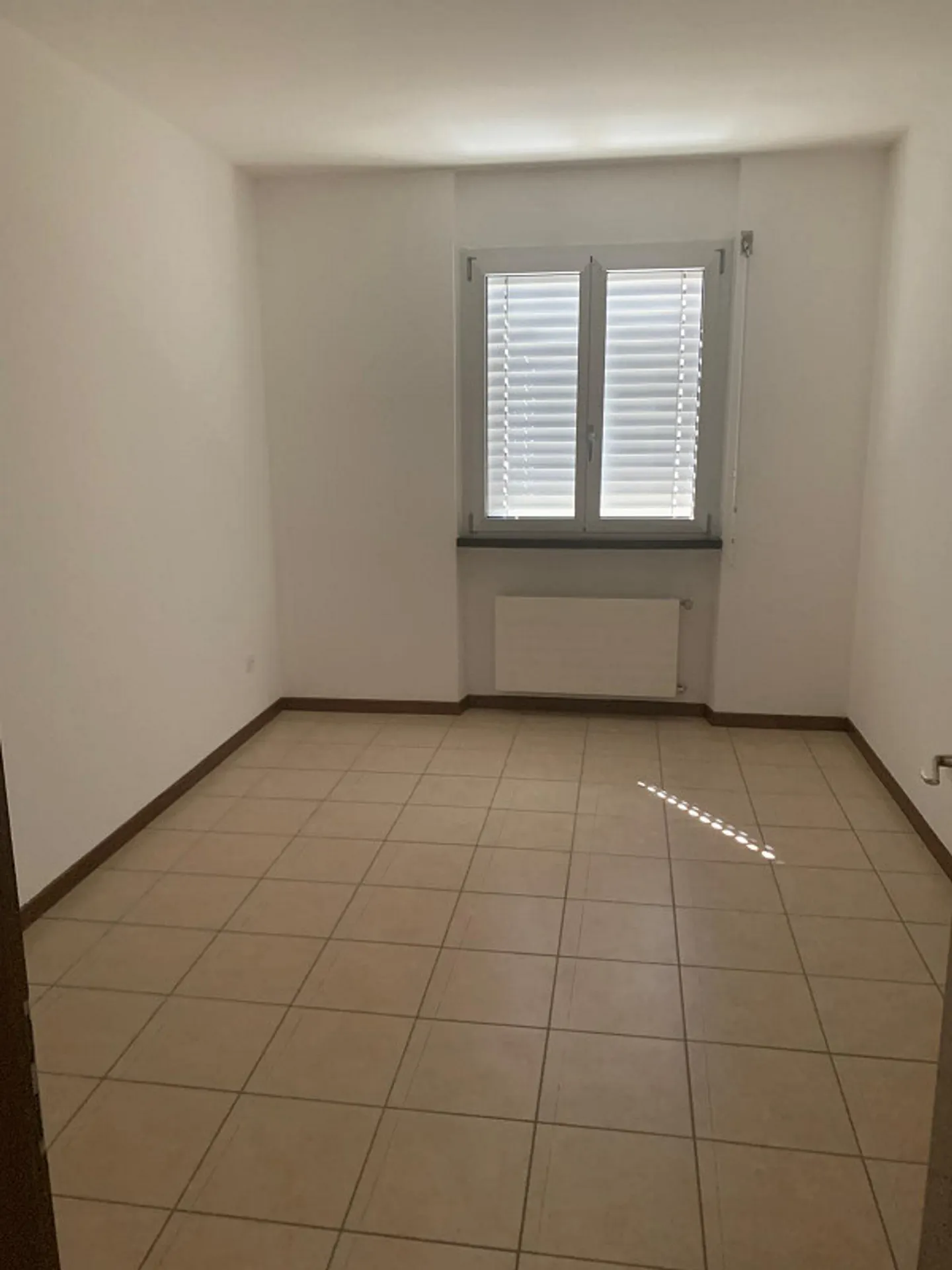 🌿 ZU VERMIETEN 3.5-ZIMMER-WOHNUNG IN VACALLO (6833) – CHF 1'250 - Foto 9 von 11