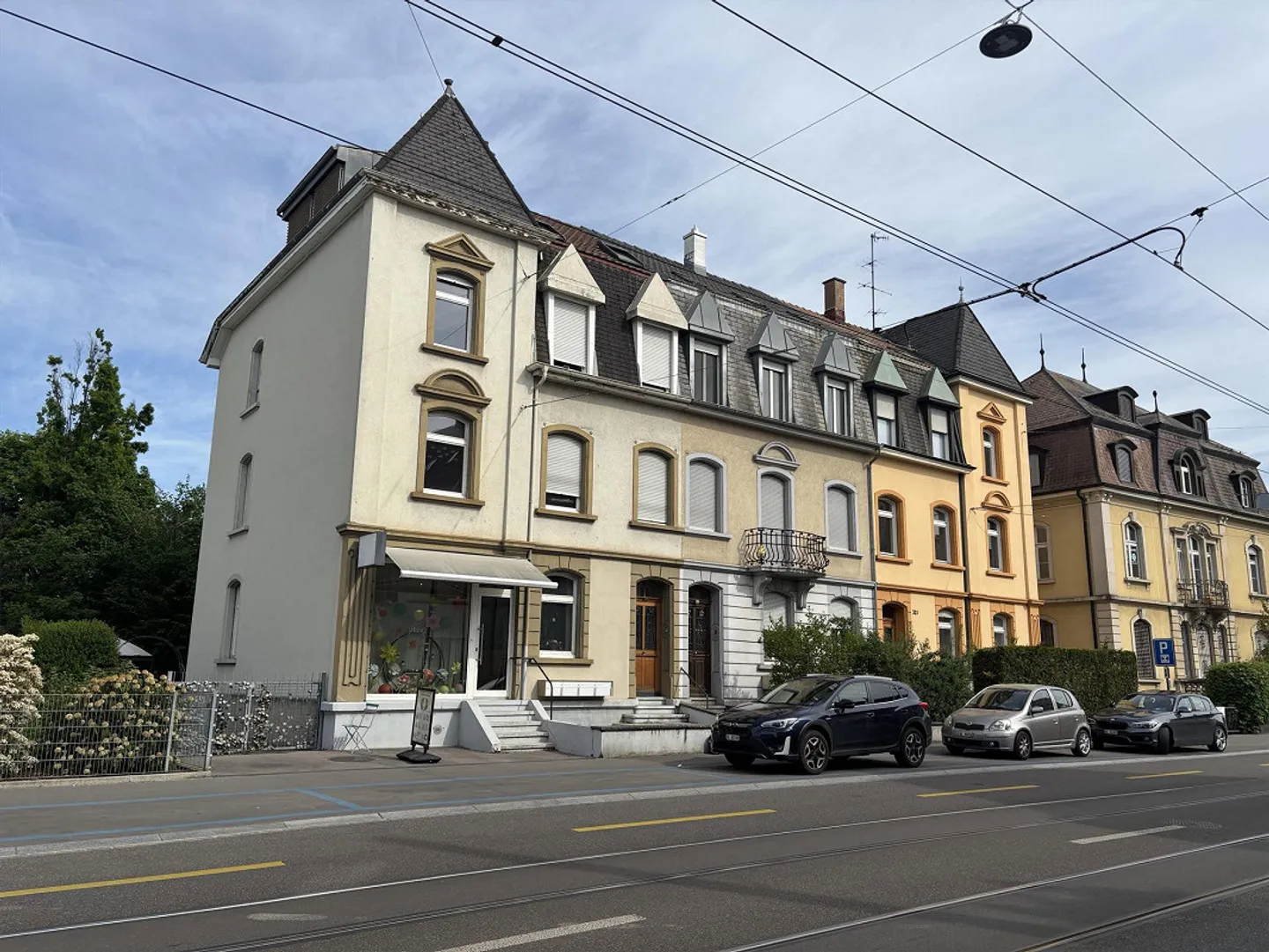 Multi-family house with 3 residential units and 1 commercial unit - Photo 1 of 2
