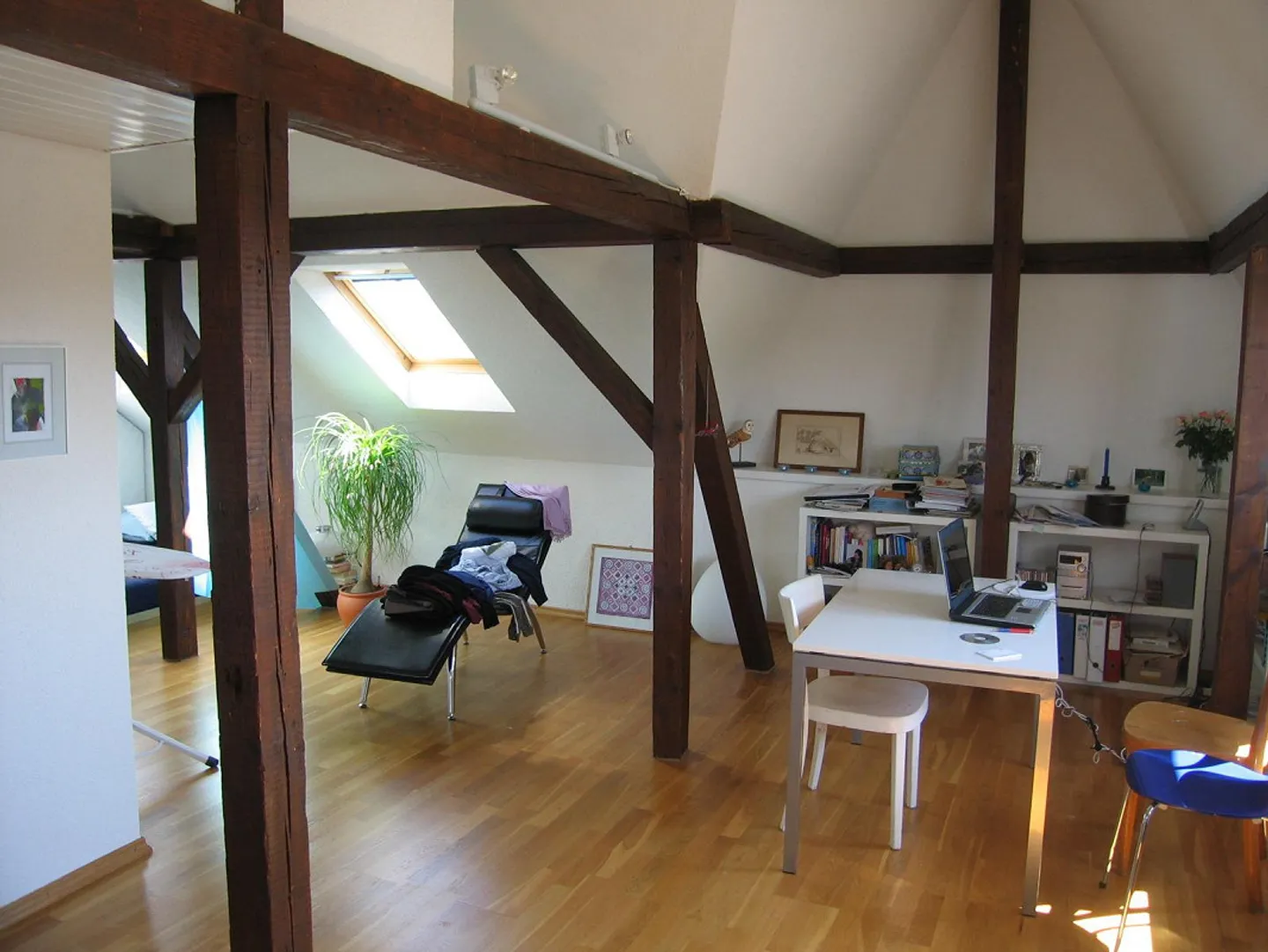 Multi-family house with 3 residential units and 1 commercial unit - Photo 2 of 2
