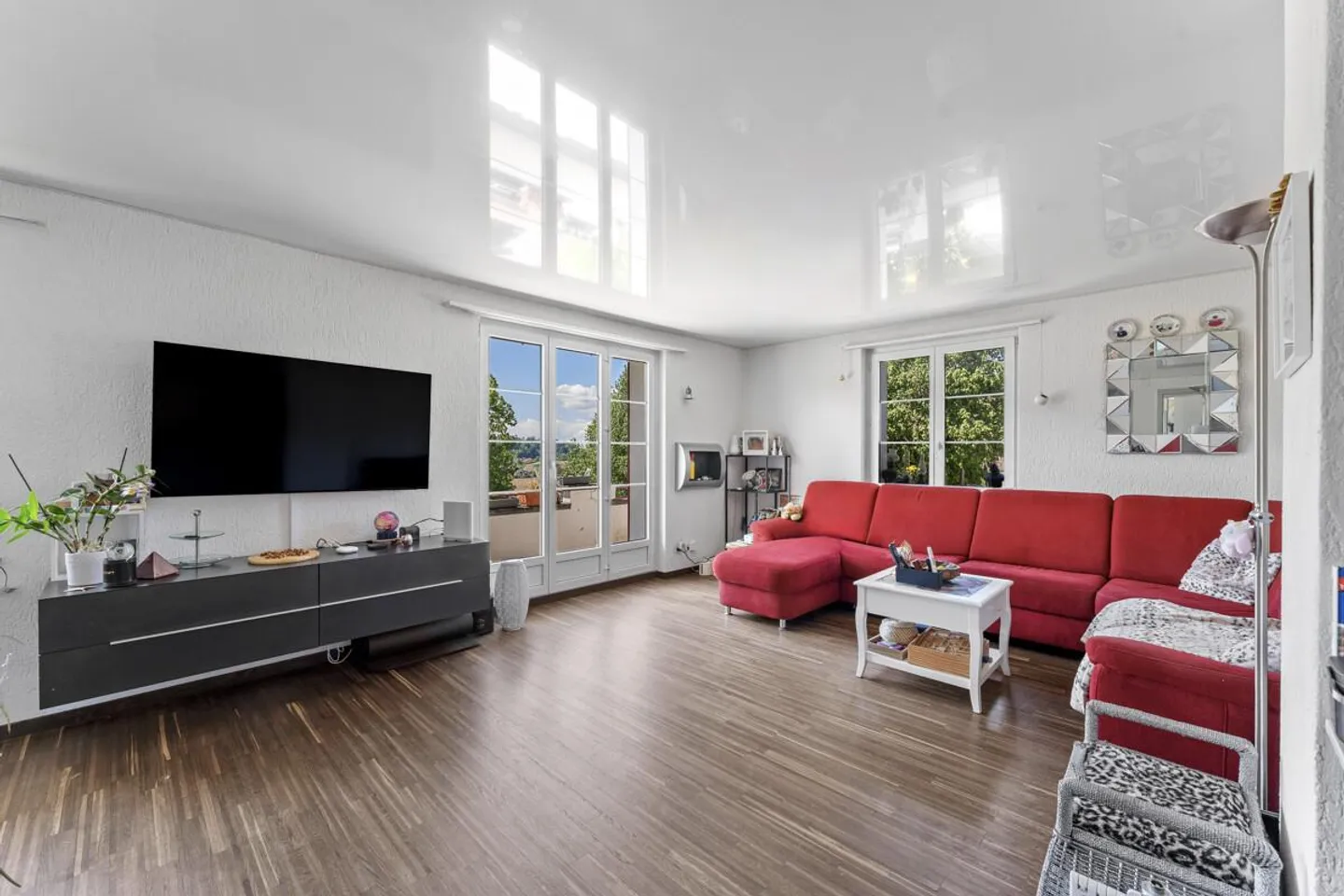 Maison bien entretenue avec appartement séparé et belle vue - Photo 2 sur 12