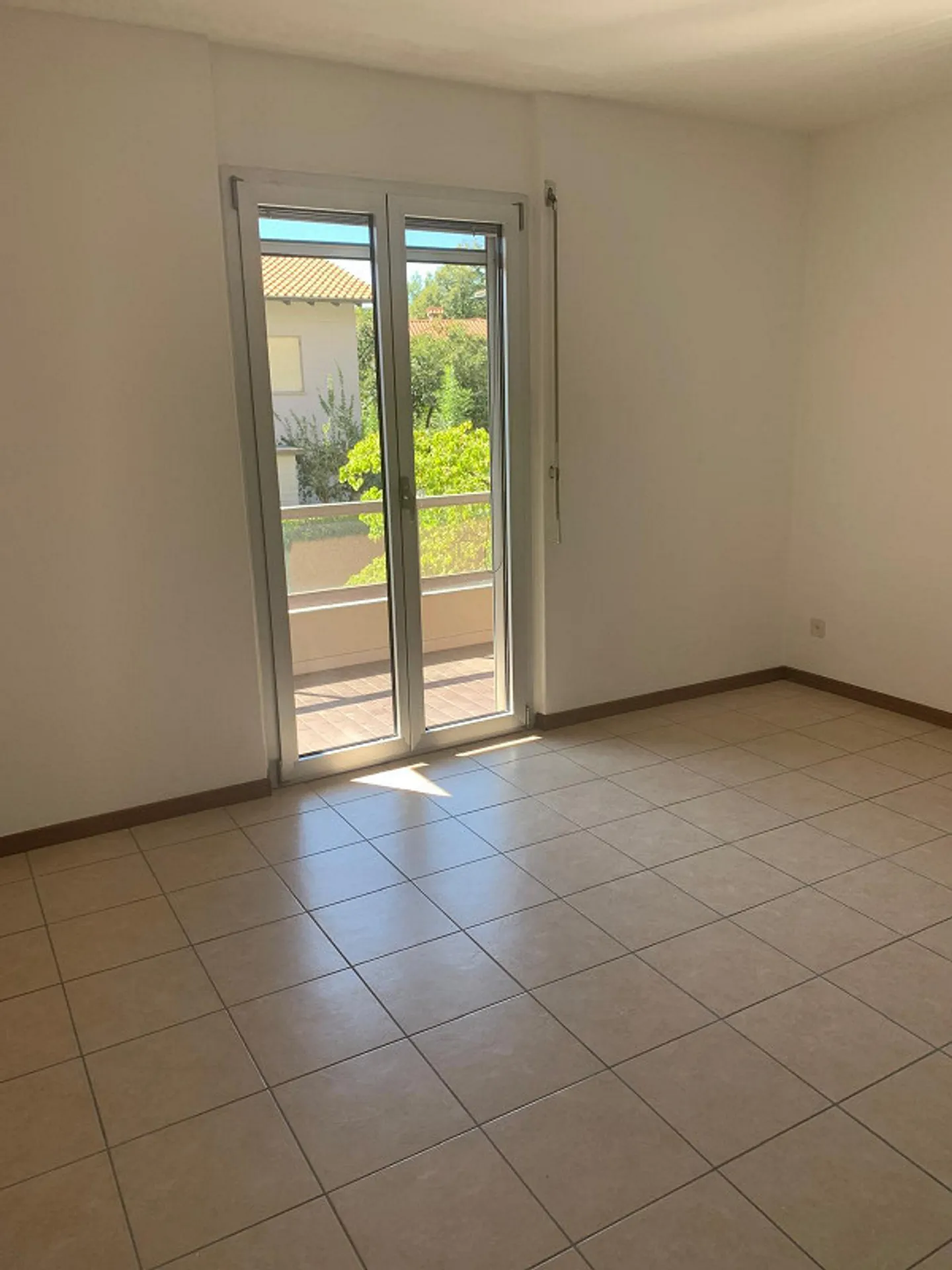 🌿 ZU VERMIETEN 3.5-ZIMMER-WOHNUNG IN VACALLO (6833) – CHF 1'250 - Foto 11 von 11